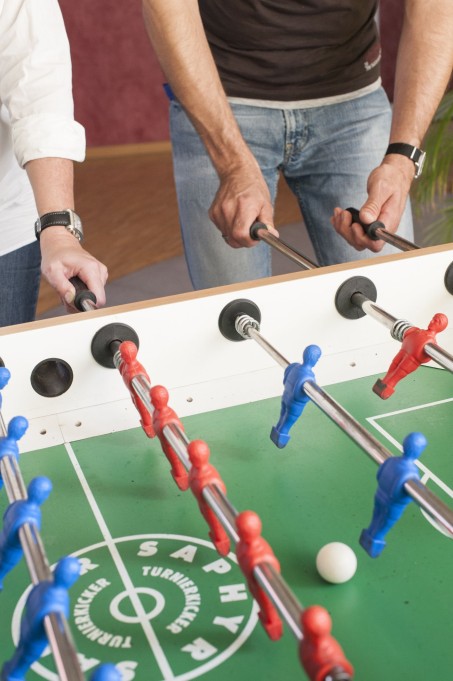 Nahaufnahme eines Fußballtischkickers