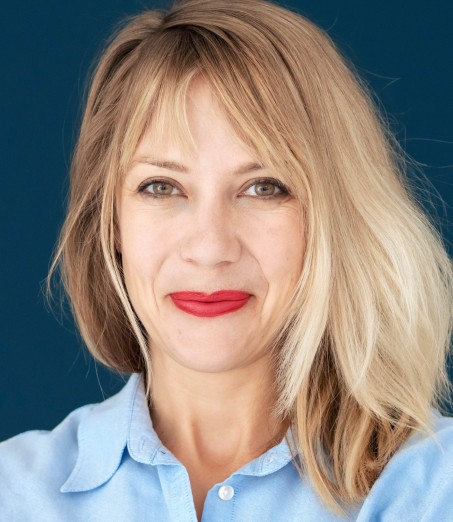 Der Vorstand der LVR-Klinik Mönchengladbach Dorothee Enbergs (kaufmännische Direktorin, l.), Dr. Jutta Maria Scheuermann (ärztliche Direktorin, 2.v.r.) und Pflegedirektor Jochen Möller erhielt jetzt den Award „Attraktivste Arbeitgeber im Gesundheitswesen“ der Unternehmensberatung ZEQ, vertreten durch Stefanie Oberhollenzer.