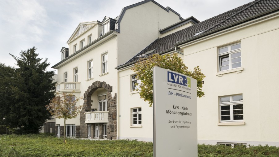 Außenaufnahme vom Haus B der LVR-Klinik Mönchengladbach
